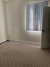 94 Claremont Ave in West Babylon, NY - Building Photo - Building Photo