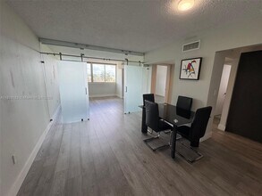 816 NW 87th Ave in Miami, FL - Building Photo - Building Photo