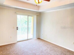 18001 Richmond Pl Dr in Tampa, FL - Building Photo - Building Photo