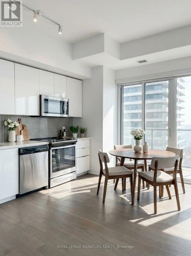 30 Shore Breeze Dr in Toronto, ON - Building Photo - Building Photo