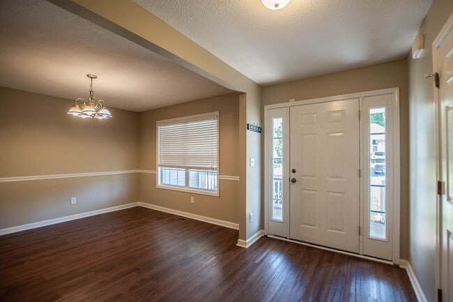 566 Winding Bluff Way in Clarksville, TN - Building Photo - Building Photo