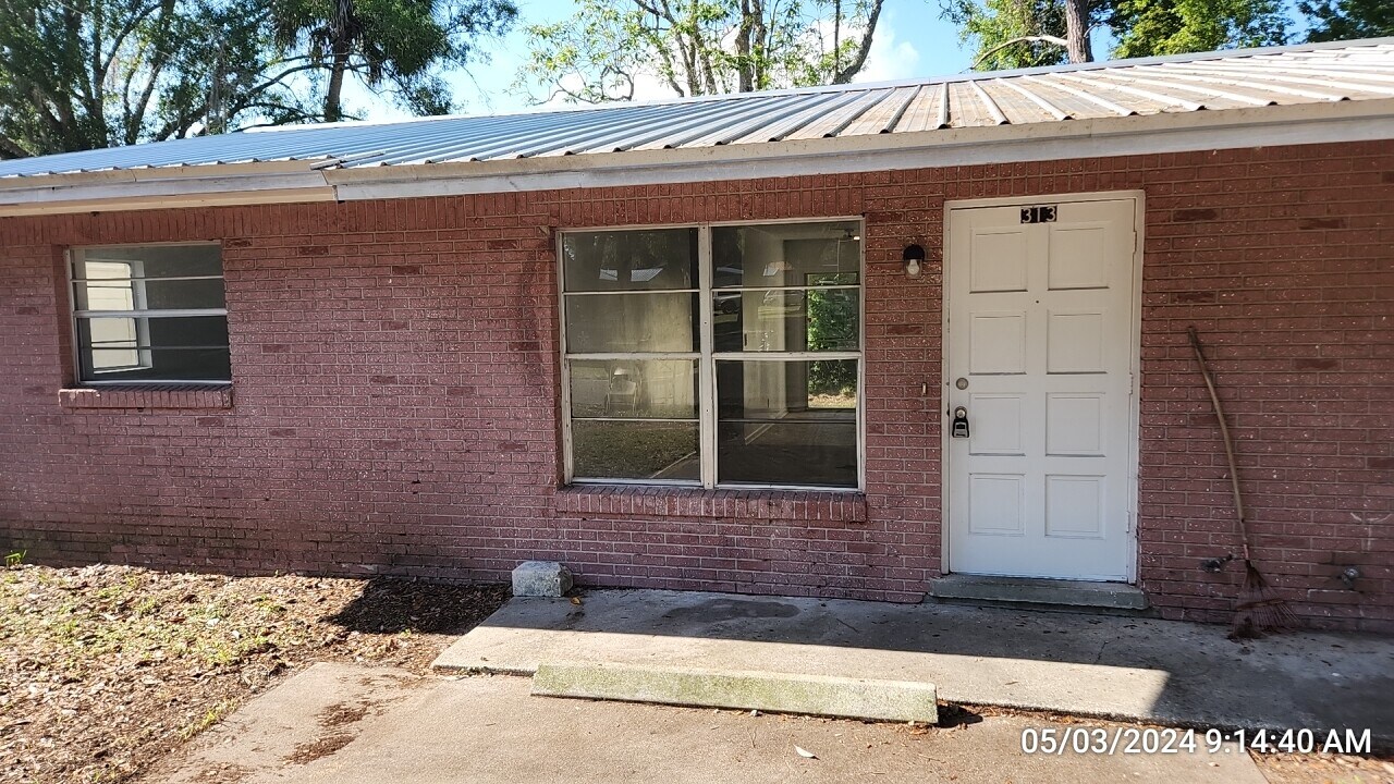 313 Oleander Dr in Palatka, FL - Building Photo