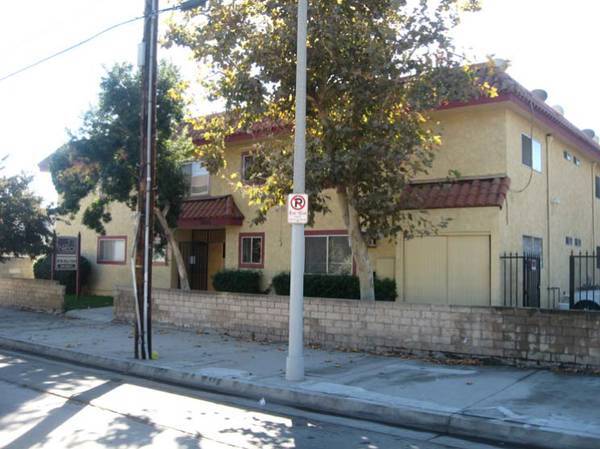 18526 Calvert St, Unit 2 in Los Angeles, CA - Foto de edificio