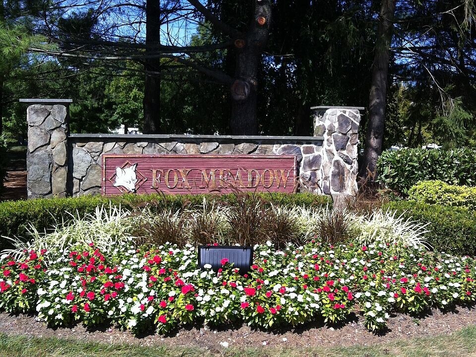 214 Manahan Ct in East Brunswick, NJ - Building Photo