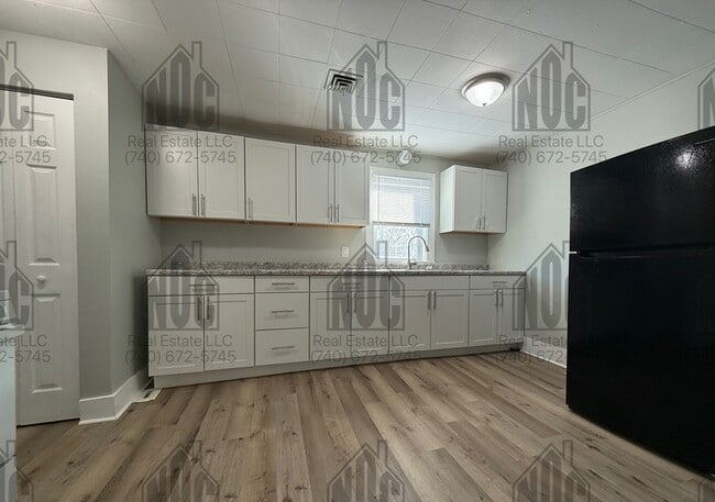 1236 1/2-1236 1/2 E Locust St in Lancaster, OH - Foto de edificio - Building Photo