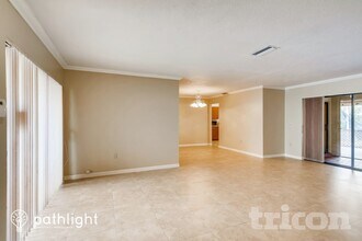 9320 NW 13th St, Unit W-1411 in Pembroke Pines, FL - Foto de edificio - Building Photo