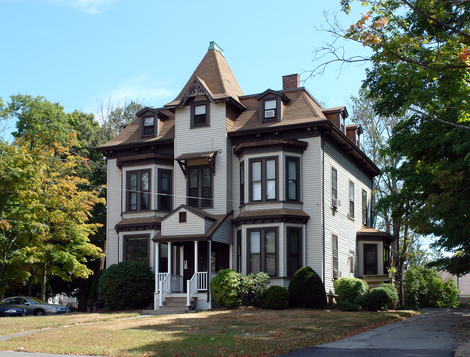 36 Pond St in Weymouth, MA - Foto de edificio