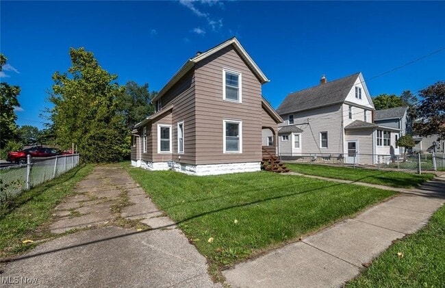 353 S Maple St in Elyria, OH - Building Photo - Building Photo