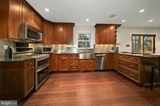 18 Orchard Way N in Rockville, MD - Building Photo - Building Photo