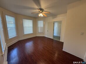 215 Woodlawn Terrace in Waterbury, CT - Building Photo - Building Photo