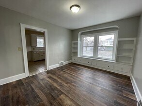 5233 Anthony St in Maple Heights, OH - Building Photo - Building Photo