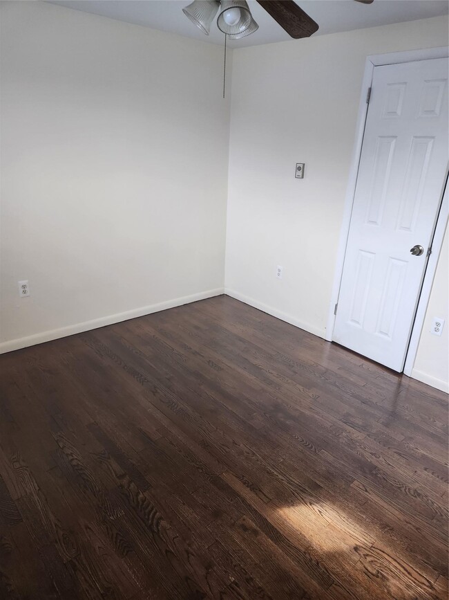 1503 Parr Lake Dr in Newburgh, NY - Building Photo - Building Photo