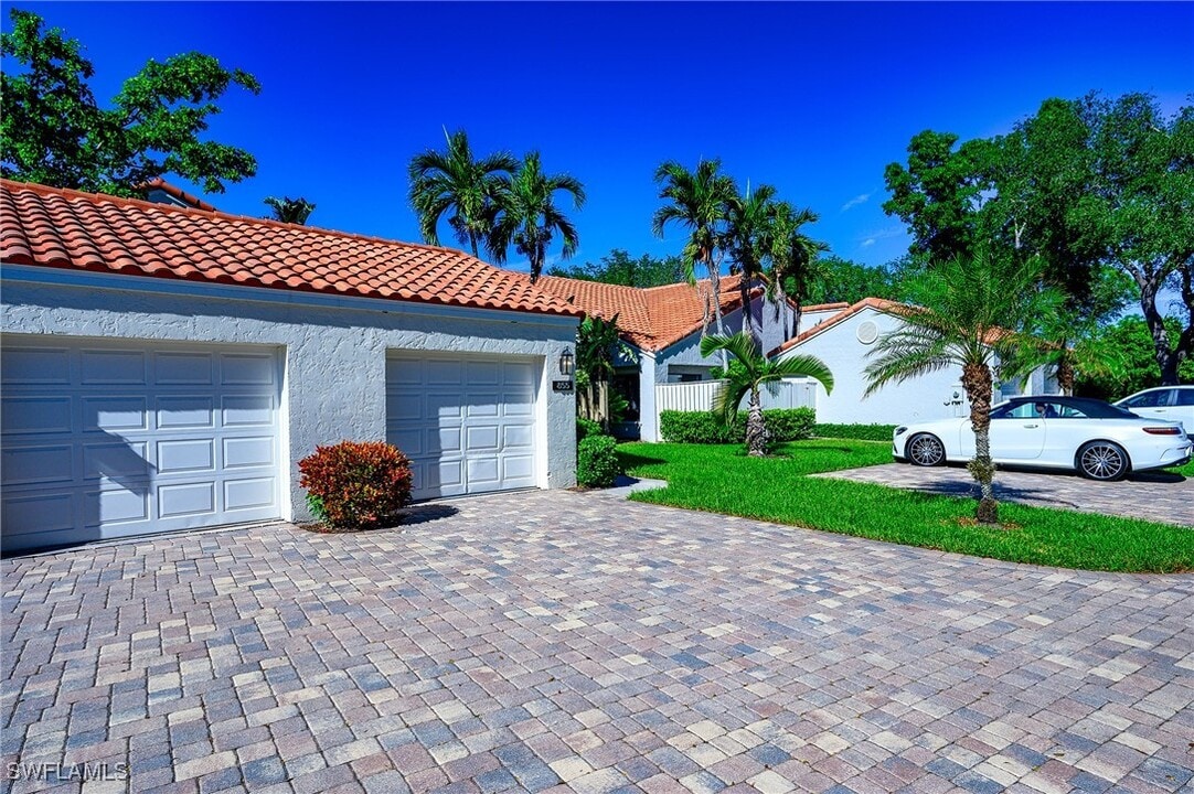 855 Reef Point Cir in Naples, FL - Building Photo