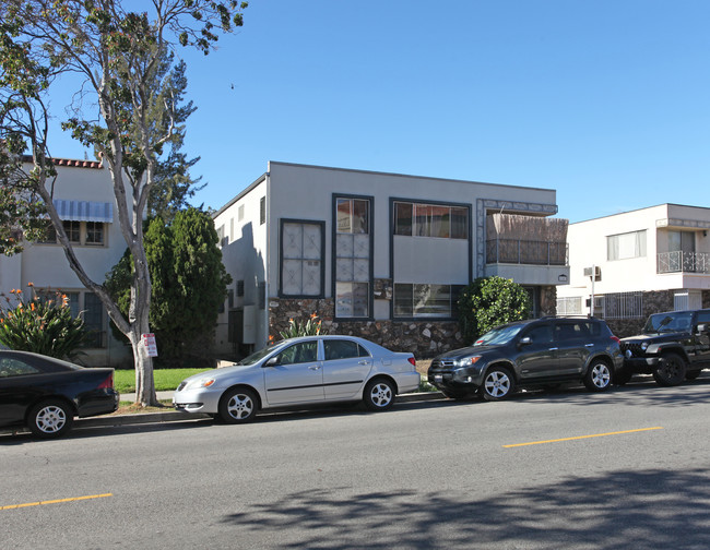 1743 Edgemont St in Los Angeles, CA - Foto de edificio - Building Photo