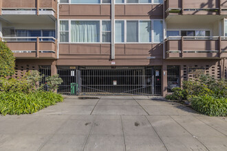 The Mark Twain Condominiums in Berkeley, CA - Foto de edificio - Building Photo