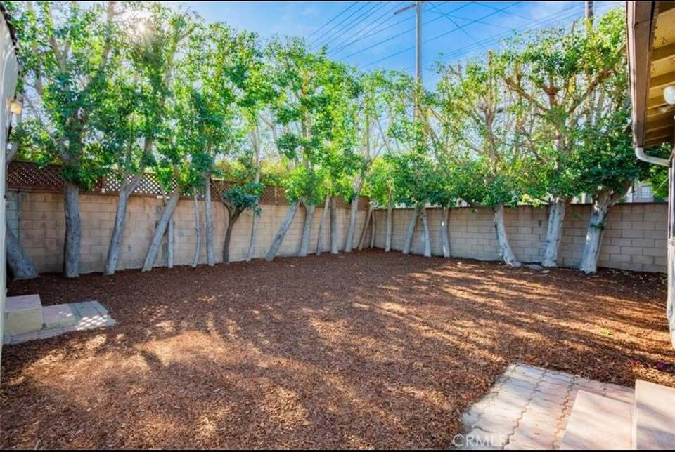 8960 Helms Pl in Los Angeles, CA - Building Photo