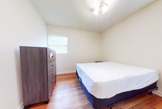 1649 Airport Dr in Tallahassee, FL - Building Photo - Building Photo