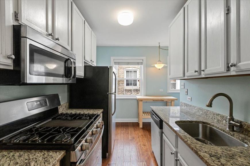 1439 W Elmdale Ave in Chicago, IL - Building Photo