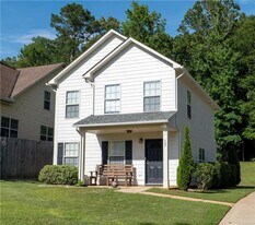 Cute 2 Story Home in Lundy Chase in Auburn, AL - Building Photo