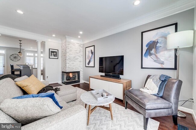 947 Harrison Cir in Alexandria, VA - Building Photo - Building Photo