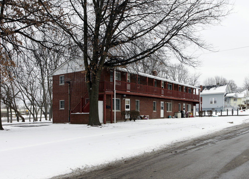 501 Harding Ave in Barberton, OH - Foto de edificio