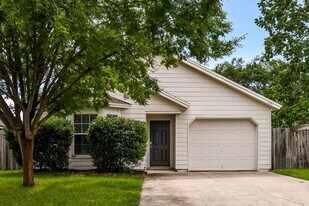 2041 Hunters Trace Cir in Middleburg, FL - Building Photo