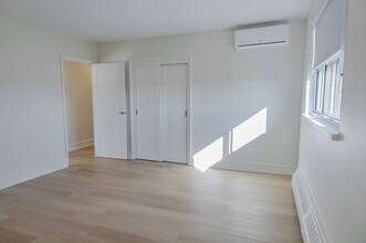 10 Fontenay in Toronto, ON - Building Photo - Building Photo