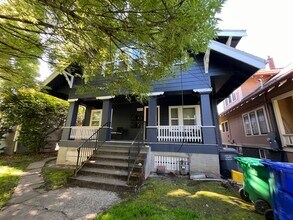 3954 SE Grant St in Portland, OR - Building Photo - Building Photo