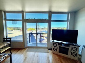 2960 Eastlake Ave E in Seattle, WA - Building Photo - Building Photo