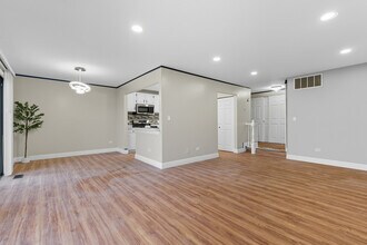 630 Cumberland Trail in Roselle, IL - Building Photo - Building Photo