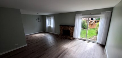 1576 Dundee Dr in Wheaton, IL - Building Photo - Building Photo