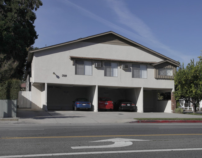 5929 Laurel Canyon Blvd in Valley Village, CA - Building Photo - Building Photo