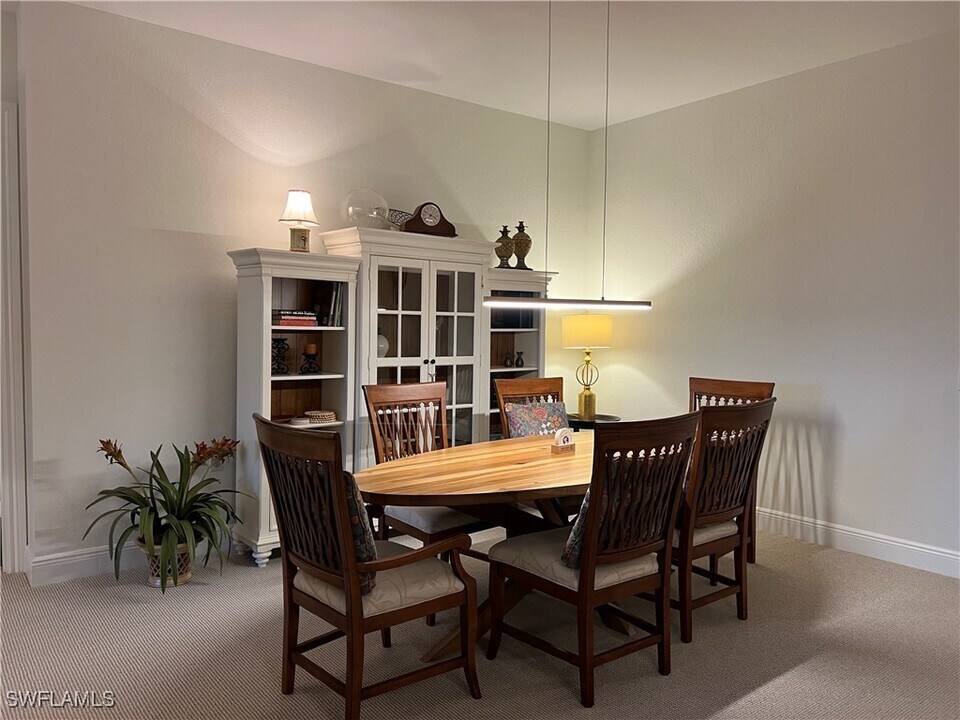 9142 Cherry Oaks Ln in Naples, FL - Foto de edificio