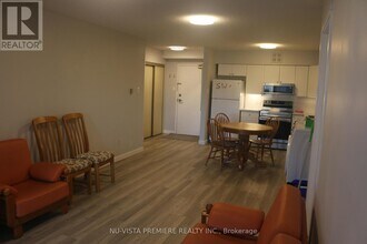 5 Jacksway Crescent in London, ON - Building Photo - Building Photo