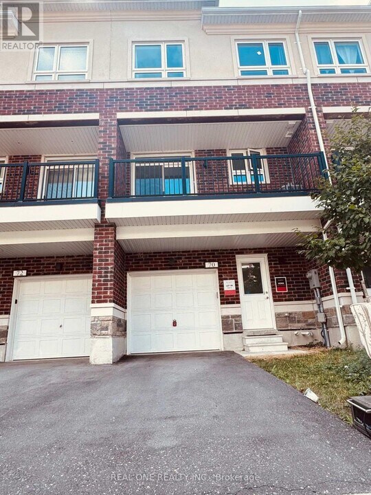 70 Chicago Ln in Markham, ON - Building Photo