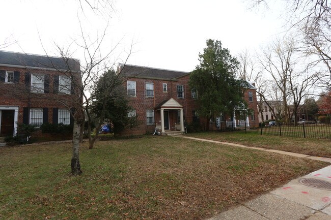 1247 S Carolina Ave SE in Washington, DC - Building Photo - Building Photo