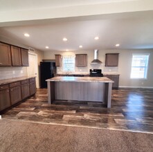 8027 Harbour Dr in Fair Haven, MI - Foto de edificio - Building Photo