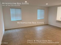 19551 W Valle Vista Way in Litchfield Park, AZ - Foto de edificio - Building Photo