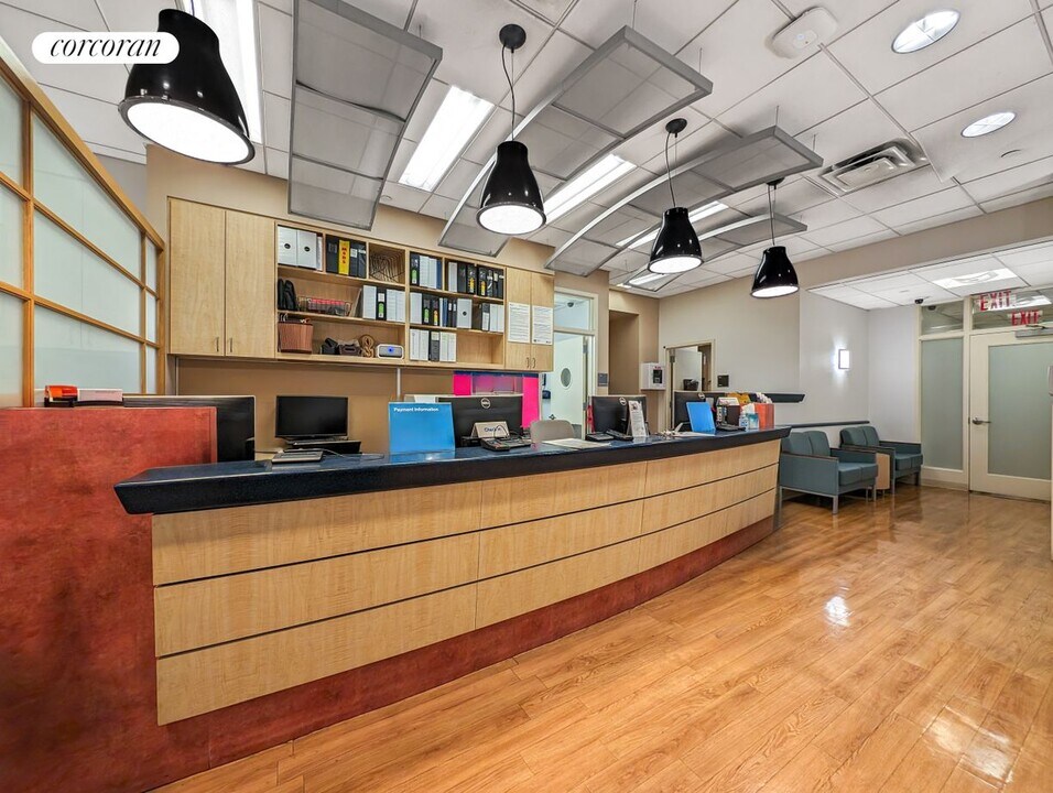 780 8th Ave in New York, NY - Building Photo