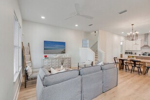 223 E Lakeshore Dr in Panama City Beach, FL - Building Photo