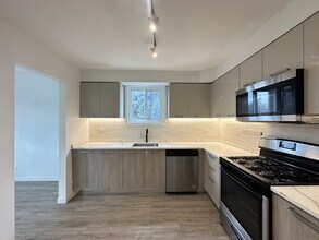 7621 N Sheridan Rd in Chicago, IL - Foto de edificio - Building Photo