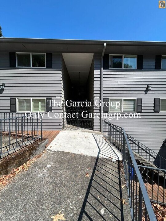 1507 SW Hall St in Portland, OR - Building Photo