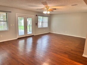 4294 Tanglewilde Dr S in Jacksonville, FL - Foto de edificio - Building Photo