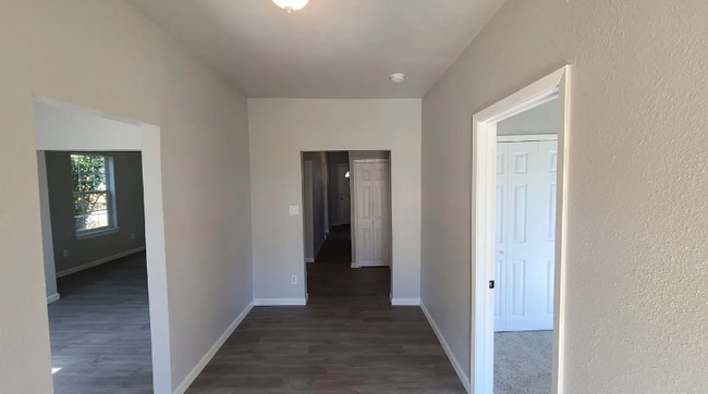 205 E M.L.K. Jr Blvd in Taylor, TX - Foto de edificio - Building Photo