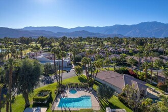 464 Sunningdale Dr in Rancho Mirage, CA - Foto de edificio - Building Photo