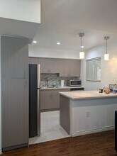 5652 Yolanda Ave, Unit #9 in Tarzana, CA - Building Photo - Building Photo
