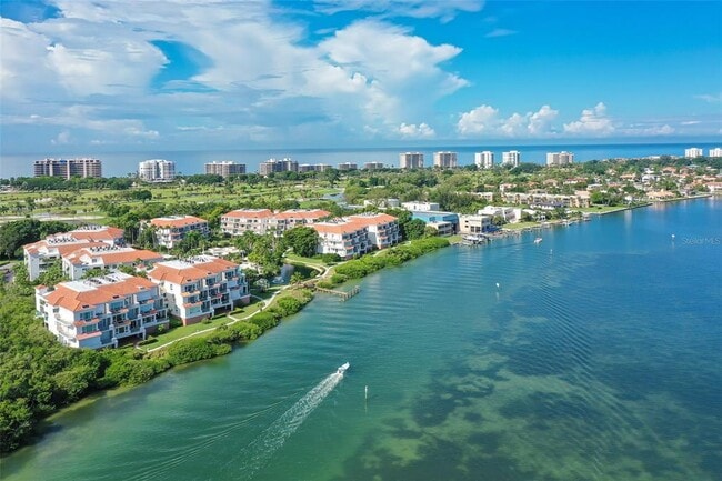 350 Gulf of Mexico Dr in Longboat Key, FL - Building Photo - Building Photo