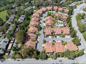 Brittan Royale Townhomes in San Carlos, CA - Foto de edificio - Building Photo