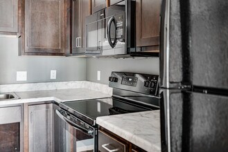Edison Apartments in Roseville, MN - Foto de edificio - Building Photo
