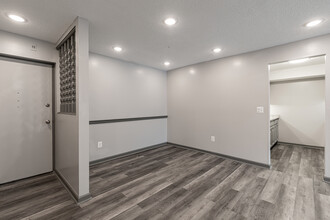 StoneGate Apartments in Middletown, CT - Building Photo - Interior Photo